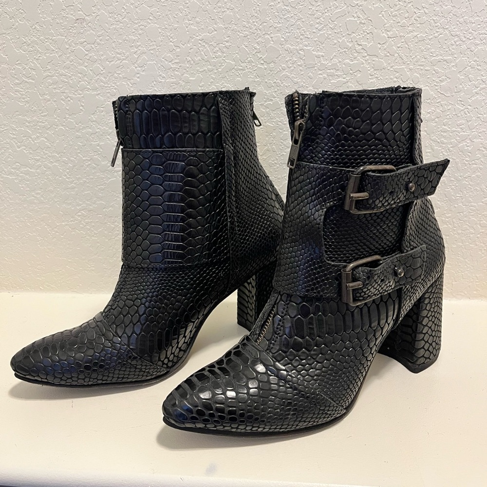 Freebird by Steven Black Snakeskin Joey size 10